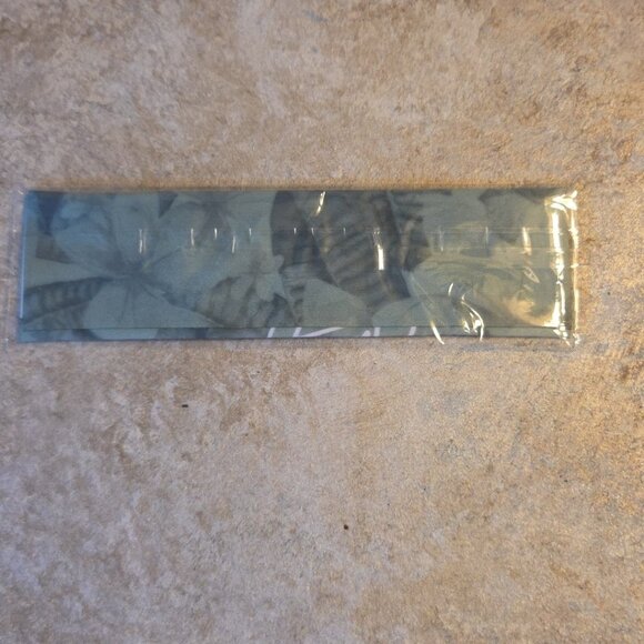 Maui Jim Black Trifold Case for Sunglasses or Slim Glasses with Wipe - Picture 9 of 9